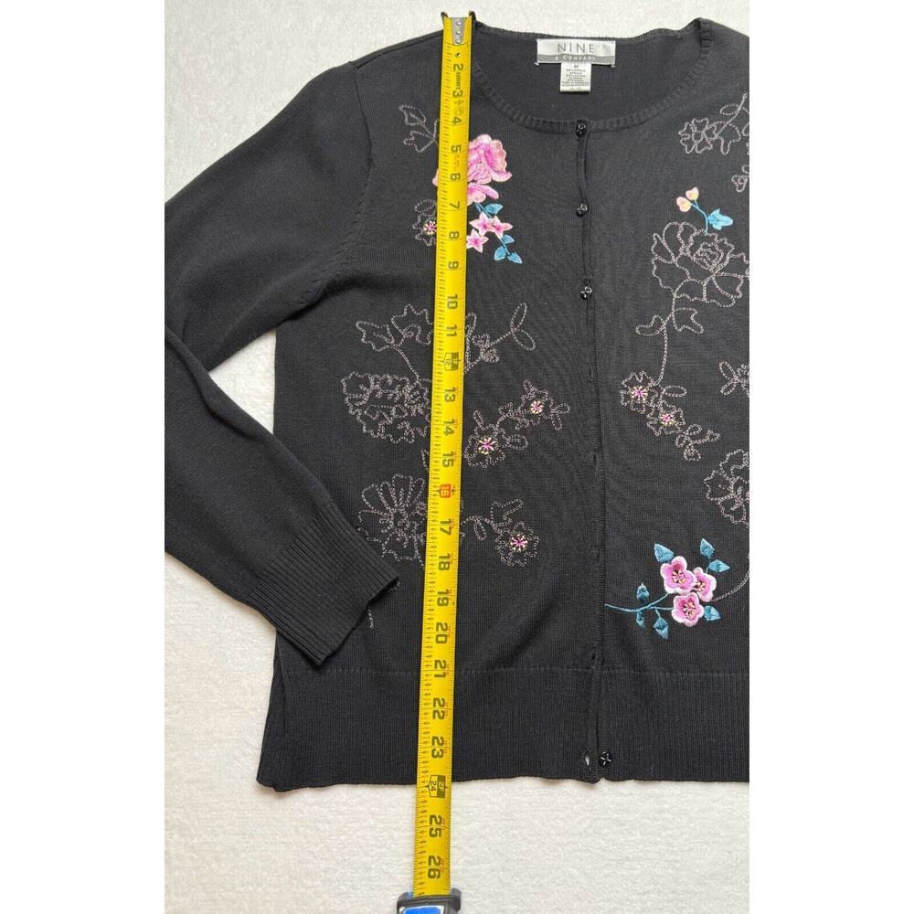 Women Nine & Company Embroidered Black Cardigan Button Sweater Medium Floral - Picture 3 of 6